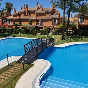 Sol, Playa Y Golf En Urbanización De Lujo. Islantilla